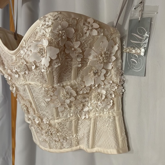 BHLDN | Wtoo | Stunning Bridal Corset with Flower Details Sparkle Lace - Picture 4 of 10